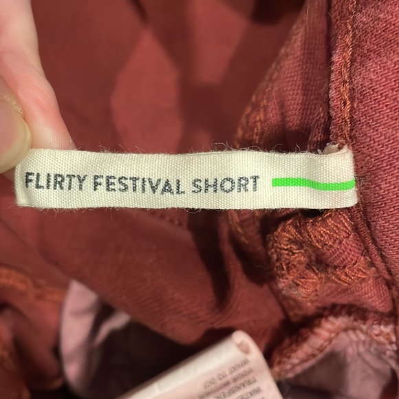 Garage, rusty red, booty shorts - Picture 10 of 10